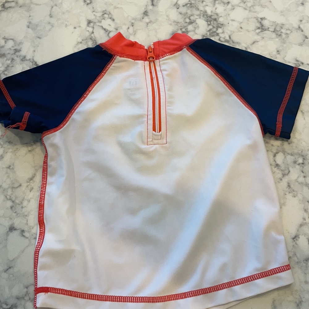 Baby Gap Rashguard - Picture 4 of 4